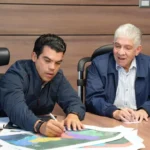 Abinader recibe el nuevo pasaporte electrónico y comienza su implementación en el país