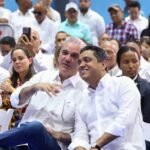 Leonel Fernández pide al Gobierno reducir los combustibles tras caída del precio del petróleo.