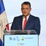 Presidente Abinader confirma a Héctor Valdez Albizu como gobernador del Banco Central.